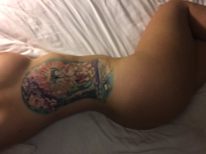 #tattoo #ribtattoo #curvy #girlswithtatoos #underboob https://t.co/KQaOPnadvo<a href="/tag/tattoo"class="tags">#tattoo</a><a href="/tag/ribtattoo"class="tags">#ribtattoo</a><a href="/tag/curvy"class="tags">#curvy</a><a href="/tag/girlswithtatoos"class="tags">#girlswithtatoos</a><a href="/tag/underboob"class="tags">#underboob</a>