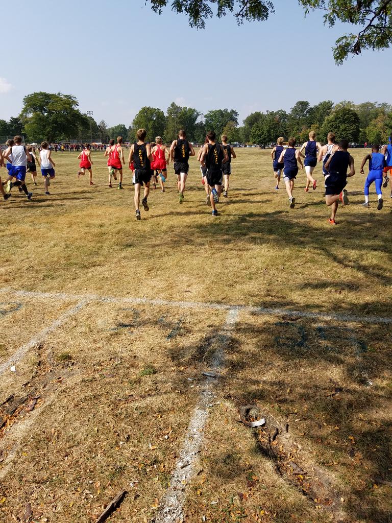IC_CC_TF's tweet photo. @ICSportsNetwork here are the varsity boys taking off at the Springfield Invite.  Everyone ran a nice race. https://t.co/QKQie9CyC4