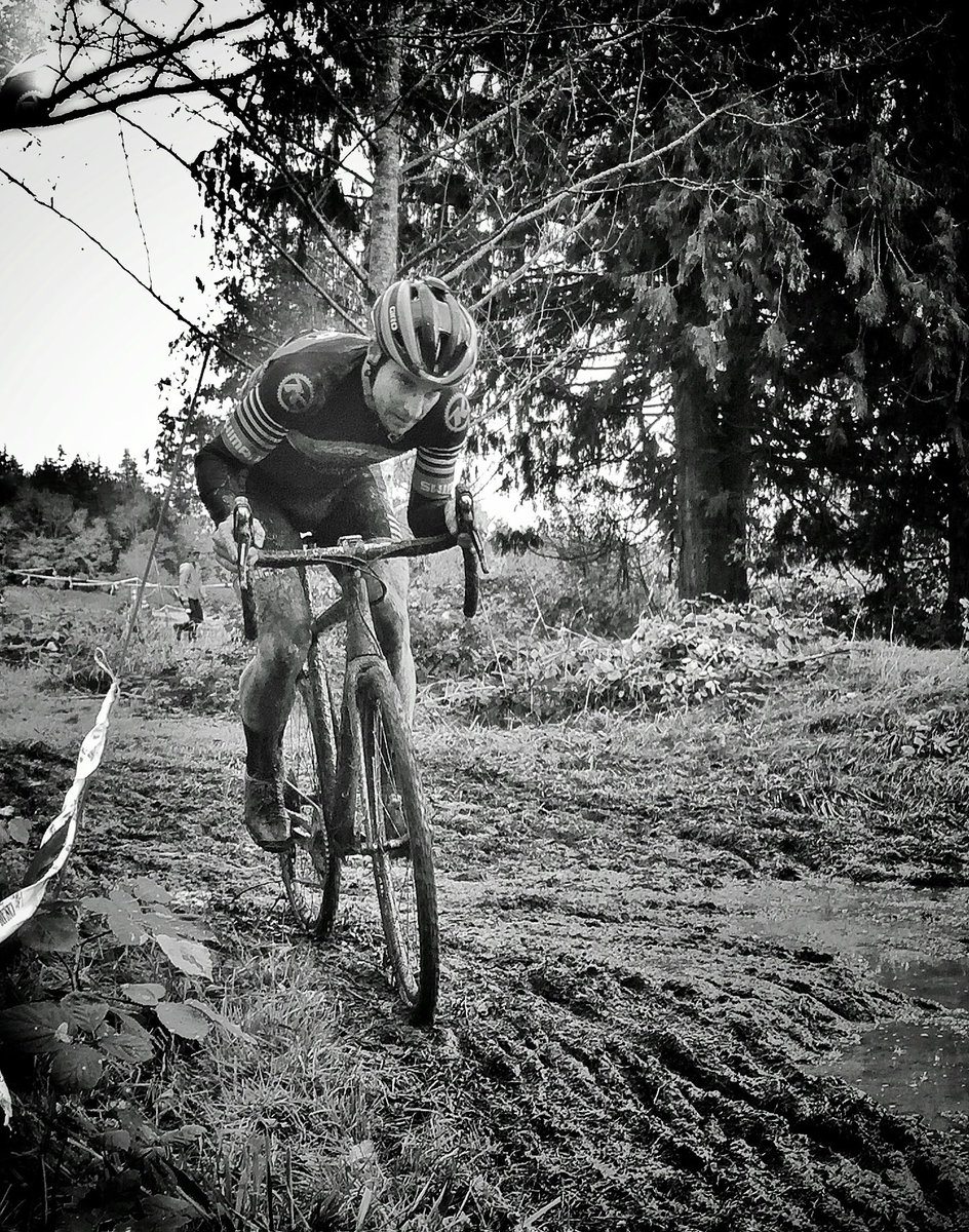 And for Sunday, we have the regular #cyclocross programming with <a href="/mfgcross/">MFG Cyclocross</a> Round 2, #maymoor, see you there <a href="/settinger_/">Stephen Ettinger</a> @SteveFi5her