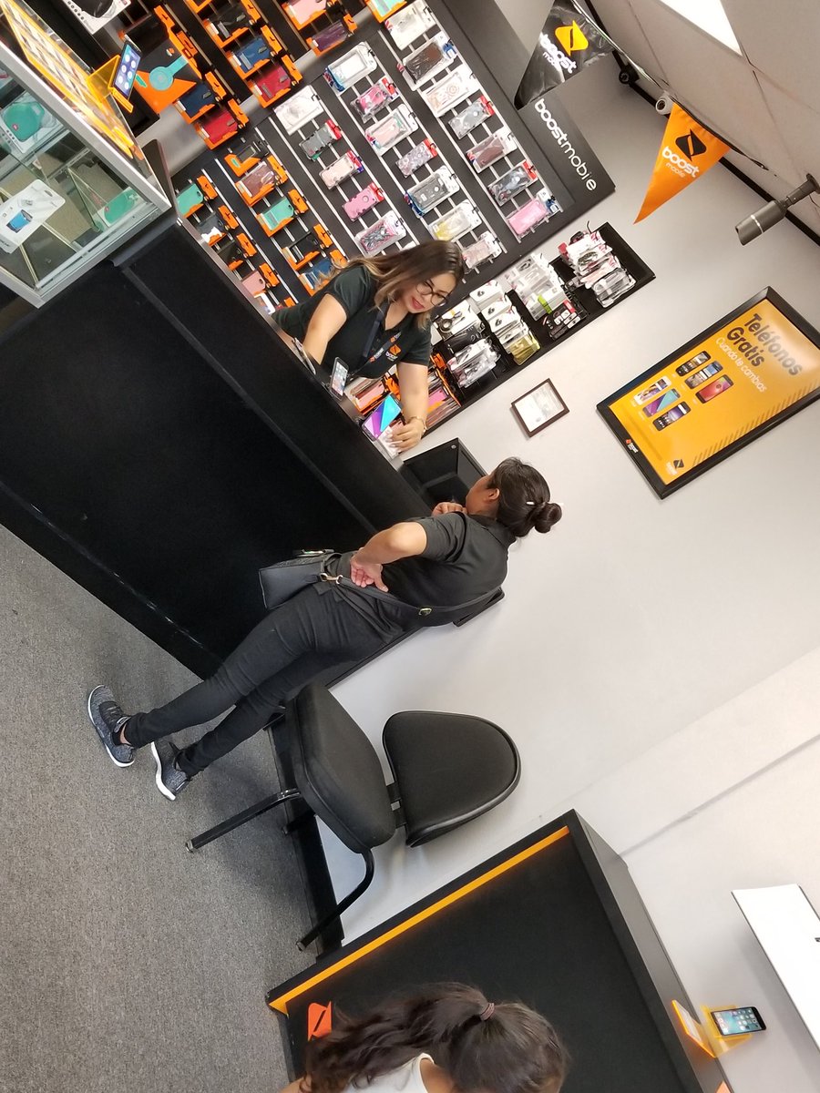 OArriagaVIP's tweet photo. Every single bill payment customer was pitched FREE Add-a-line today &amp; everyday @2020mobileesd02 way to lead by example, Monica! @MW_Marceco https://t.co/78lu8EE3H6