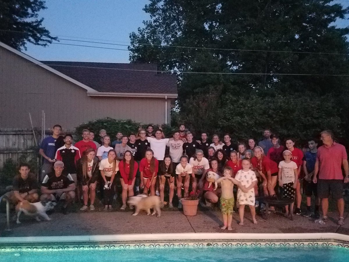 JewellSoccer's tweet photo. Thanks @aspen_hawkins &amp; @Irelandhawkins parents Jeff &amp; @heatherdeann6 Hawkins and FAMILY for hosting our @JewellSoccer FAMILY tonight! https://t.co/vEoasNXQ5w