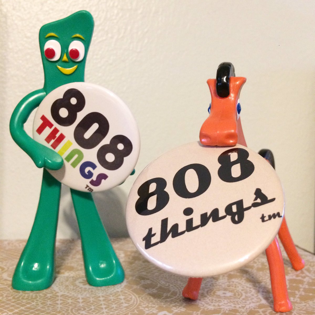 808things's tweet photo. #Gumby and #Porkey approve #808Things #ガンビー も #ポーキー も認定!#エイトオーエイトシングス #Hawaii #ハワイ #Aloha #アロハ #LetHawaiiHappen #Retro #レトロ #ハワイ旅行 #Travel https://t.co/JLy1OzwUN9