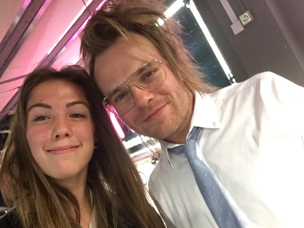 Met the most amazing humans for the release of the spark album in @hmv363OxStreet yesterday💚<a href="/ENTERSHIKARI/">ENTER SHIKARI</a> 🔻 #KOMMUNITY