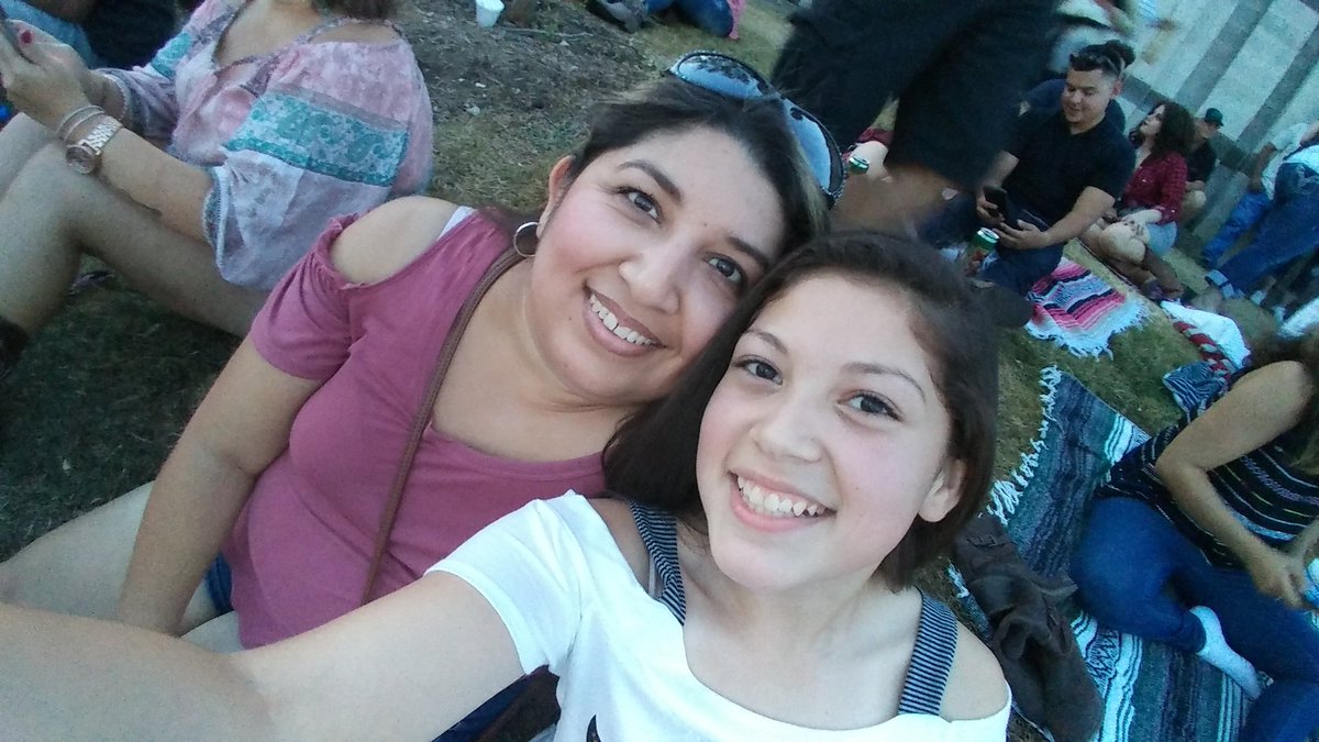 GavidiaJanet's tweet photo. #pickmekscs @ Luke Bryan Hunting, Fishing concert with my daughter and her 1st concert!!! https://t.co/BfBvzMLxlx