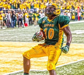 NDSUfootball's tweet photo. Lance Dunn's 1st half:

4 touches
121 total yards
4 touchdowns https://t.co/6Hw3KeItk0
