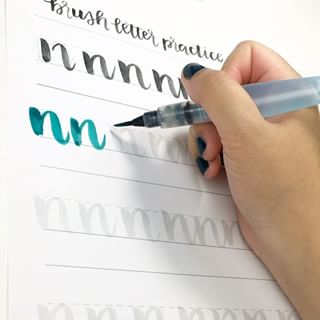 Learn #brushlettering with printable traceable worksheets at bit.ly/brushpractice.