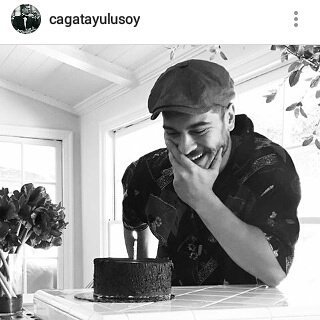 xhary2's tweet photo. #MutluYillarçağatayUlusoy  Un muy Felizzz cumpleaños desde chile ,Gran Actor .. @cagatayulusoyy https://t.co/Rt6yT4hOv9