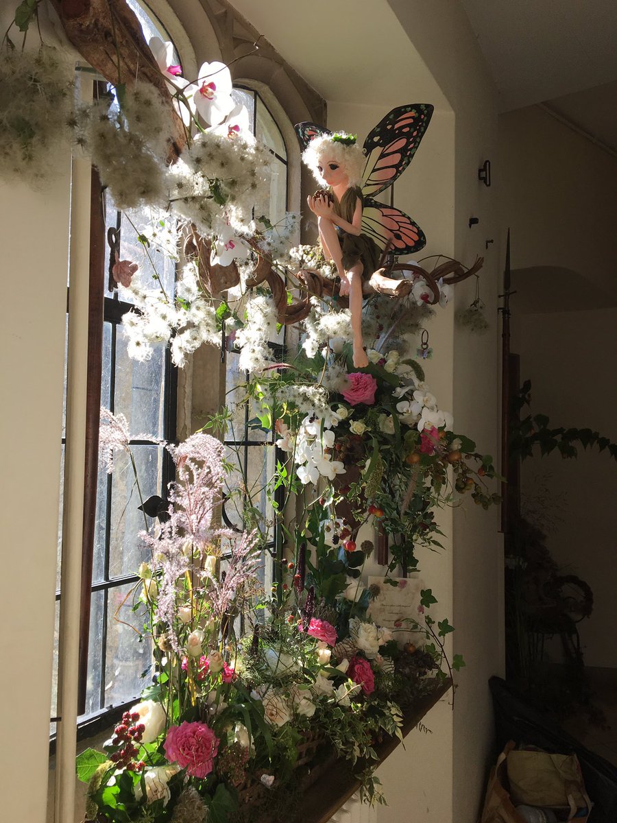FlowerArtUk's tweet photo. Here's our enchanting exhibit in the lower corridor @leedscastleuk for this years Festival of Flowers - honoured to be invited again https://t.co/IMxITbPEvs