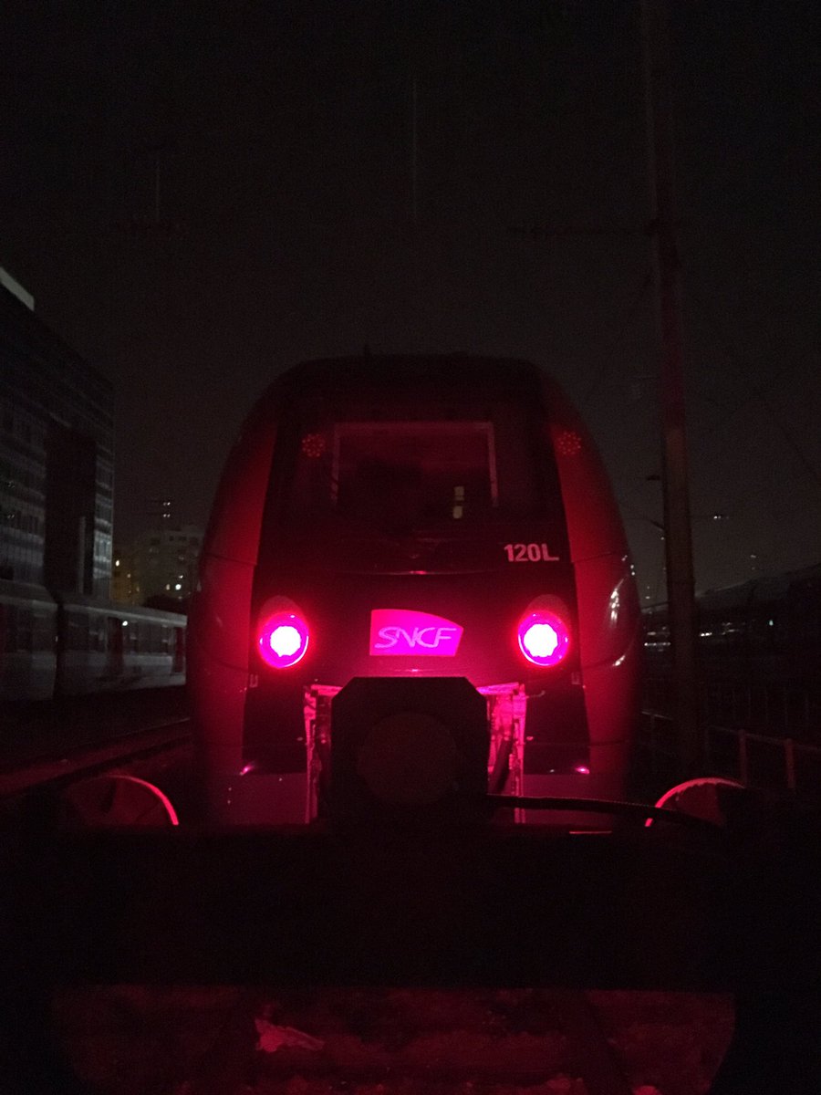 LIGNEL_sncf's tweet photo. C'est parti pour la 1ère nuit d'essai du @Francilien_LSud jusqu'à St Nom la Bretèche ! https://t.co/ttWI17AMXD