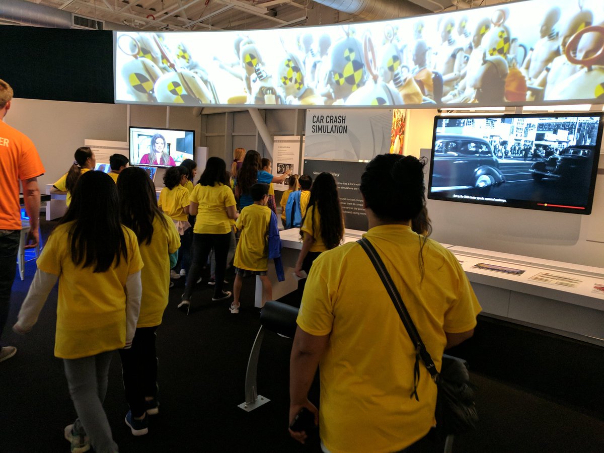 MaraLuHC's tweet image. #Design_Code_Build @ComputerHistory middle school students learning about #software &amp;amp; hardware #MakeSoftwareChangeTheWorld