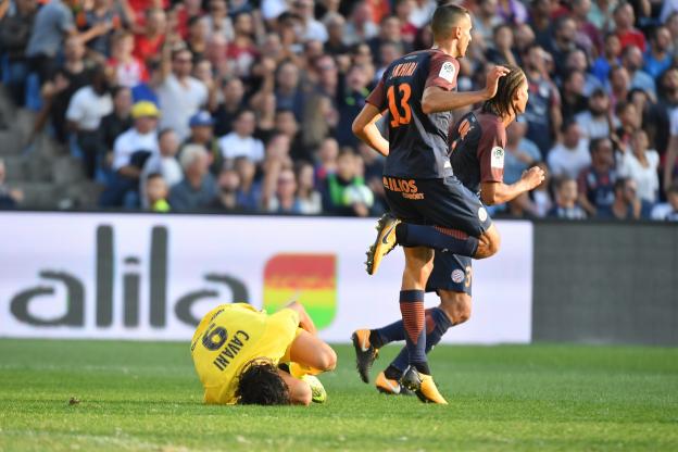 lequipe's tweet image. Un penalty sur Edison Cavani aurait dû être accordé au PSG face à Montpellier ow.ly/3R0530fnqgk