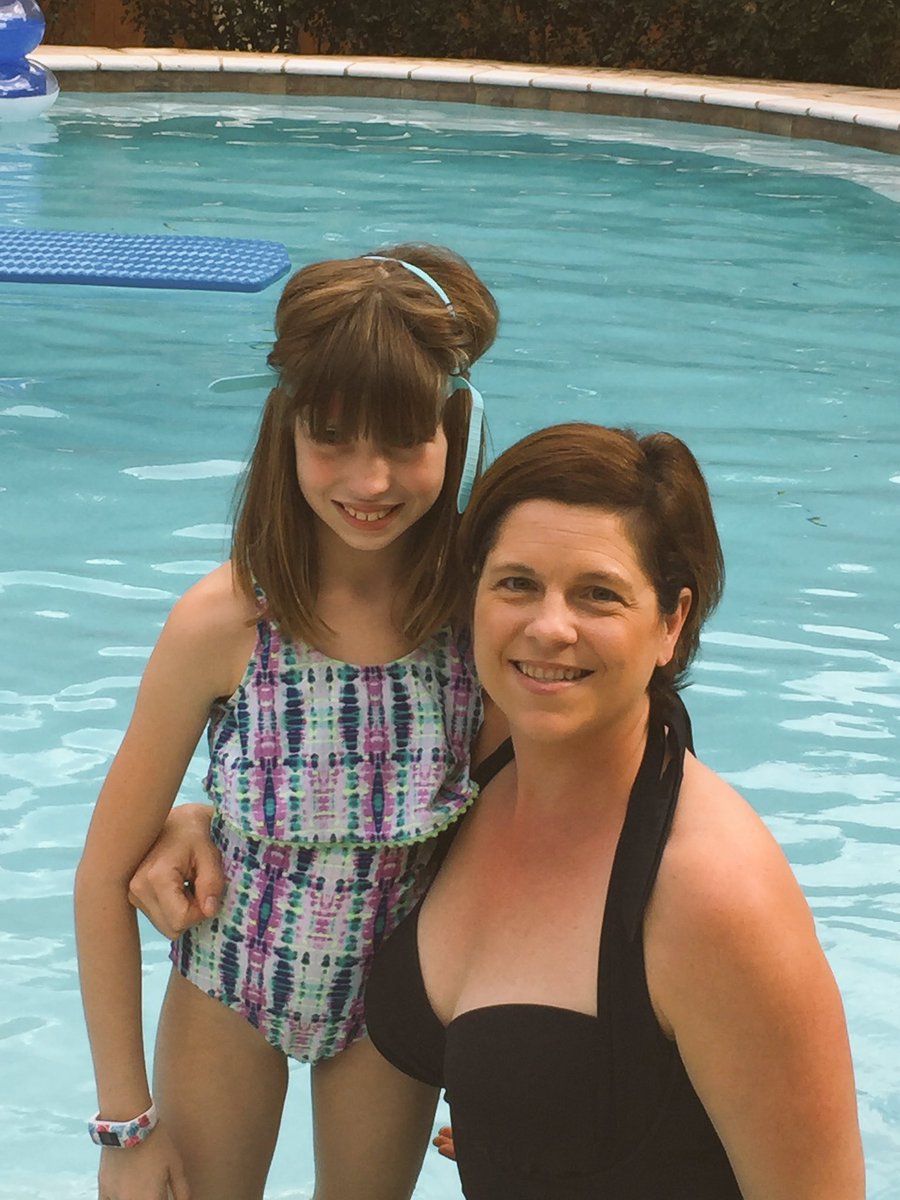 Kelly38809744's tweet photo. Getting our last swims in before we start cooling off! β€οΈliving in TX! #TXFALLππ not really. More likeππ₯βοΈ https://t.co/u4mMI6pvUZ