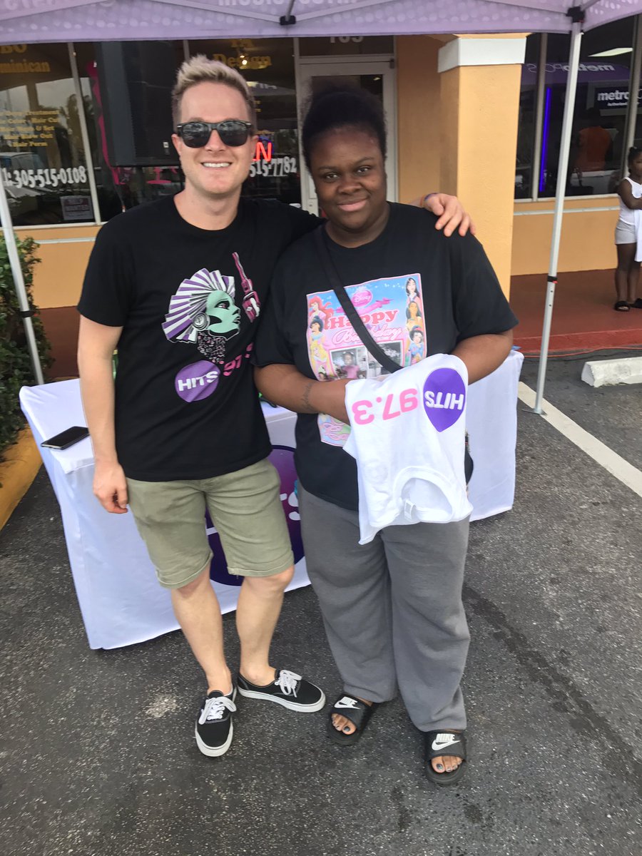 HITS973's tweet photo. Hanging out w/@missbryan973 @metropcs #FloridaCity (501 West Palm Drive)- here until 6p! Don't be shy &amp; come say hi!😜😎#HITSsquad #metropcs https://t.co/hoOvS3PiAo