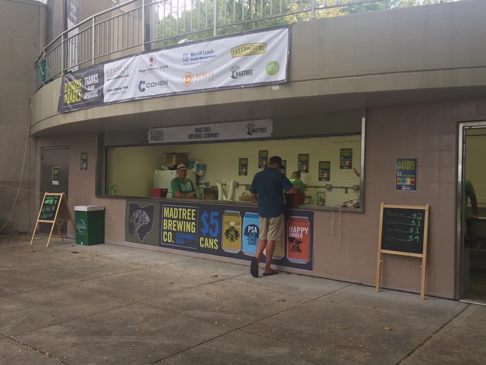 4healthyroots's tweet photo. Hungry yet? Stop by the @DeweysPizza tent &amp; wash it down with a crisp, cold beer from @MadTreeBrewing. It doesn't get better than that! https://t.co/vRgTBXueCg