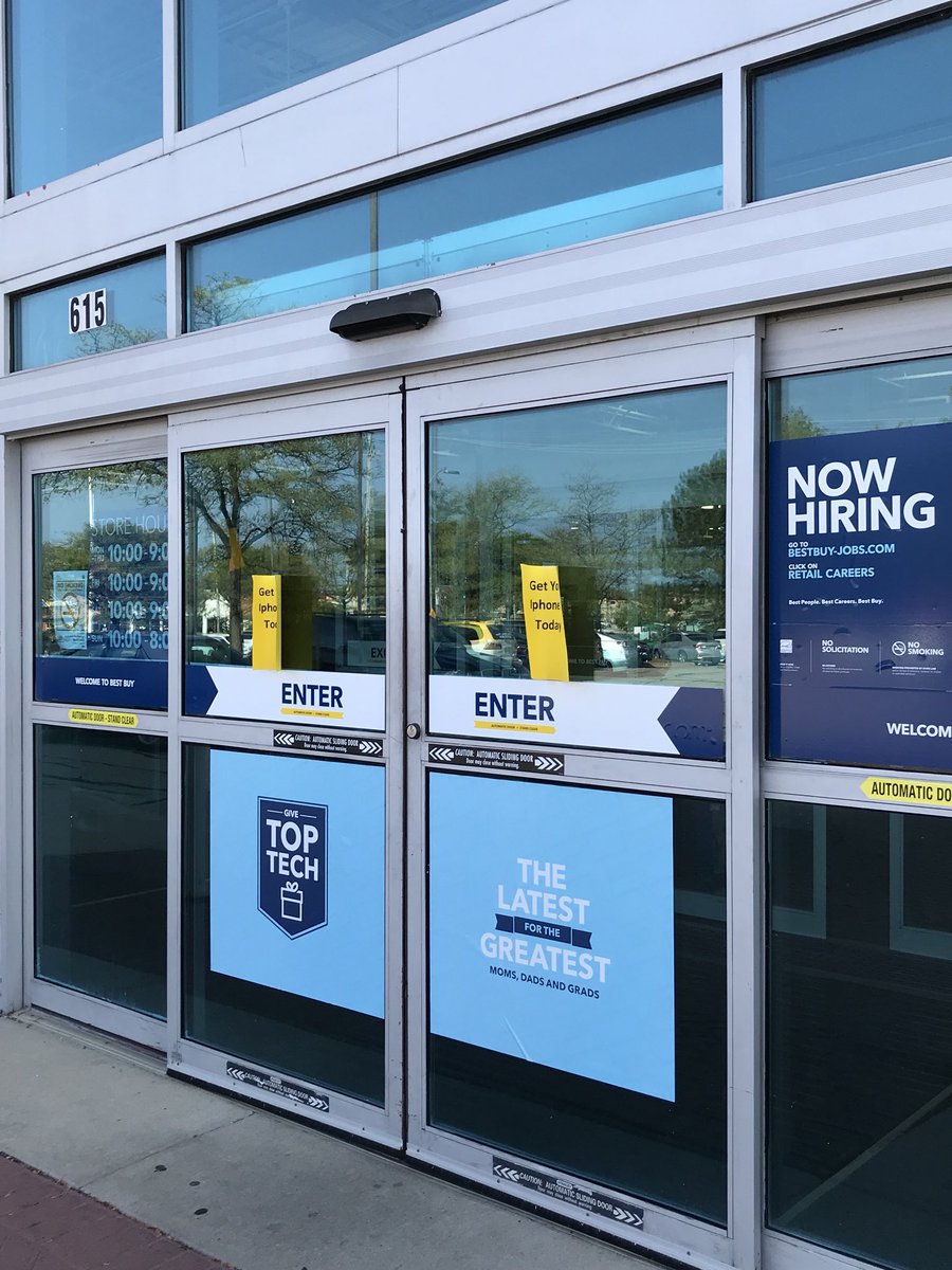 SprintMerri's tweet image. Just in case you missed it Best Buy doors remind you to get your Sprint iPhone 8 or 8+ today!!! #SprintCelebratesApple #sprint4win