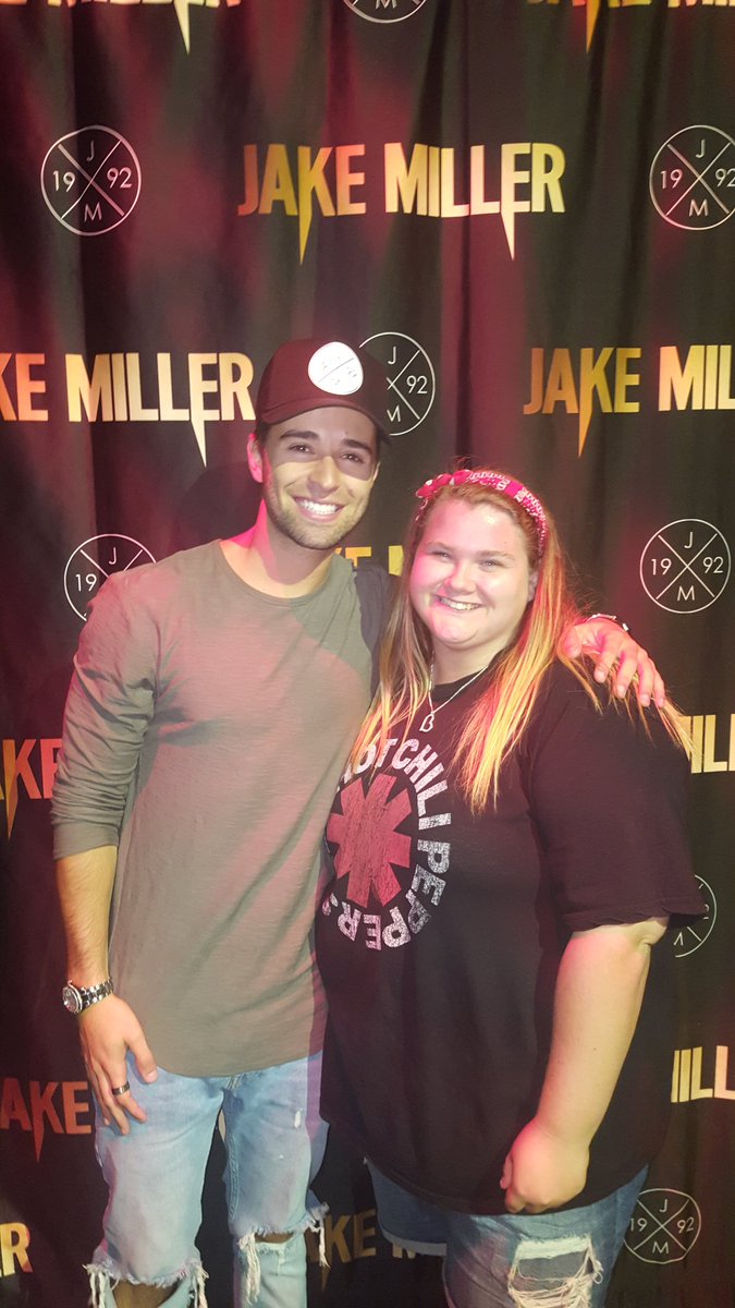 itsmegsconley's tweet photo. WHAT JUST HAPPENED?!?!?!??!?!?????? @jakemiller THANK YOU !!! #BackToTheStartTour https://t.co/Lm49bcSxzq