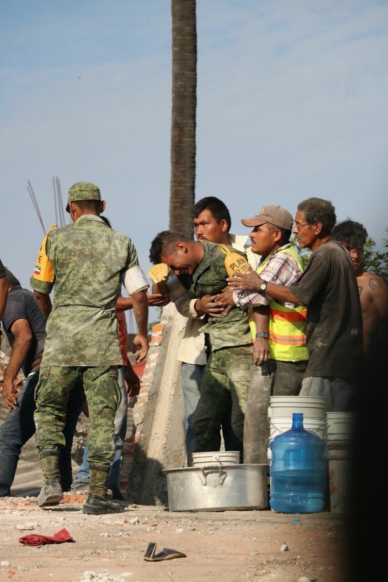 Definitivamente sin palabras. Y tanto imbecil por ahí suelto acusando al ejército de genocidas. No se vale.