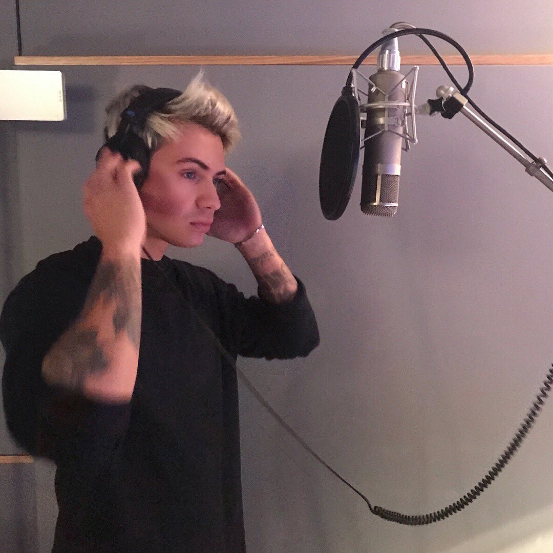 Tinmichica's tweet photo. 00:00 sperare di avere presto il 3 disco @BenjieFede vi amo troppo forte #3disco #BEFVOGLIAMOIL3DISCO PRESTO https://t.co/8WW7QFurTE