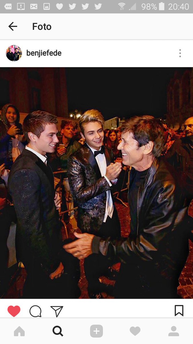 Tinmichica's tweet photo. 00:00 sperare di avere presto il 3 disco @BenjieFede vi amo troppo forte #3disco #BEFVOGLIAMOIL3DISCO PRESTO https://t.co/8WW7QFurTE