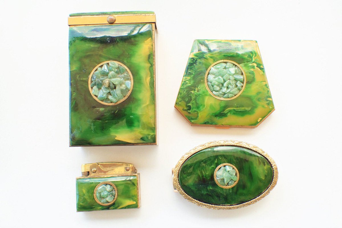 GliterzbySal's tweet photo. Spinach Bakelite & Jade Cigarette Case, Lighter, Lipstick Mi… https://t.co/EeudjiPiju #GliterzbySal #SpinachBakelite https://t.co/4NZCBscD6Y