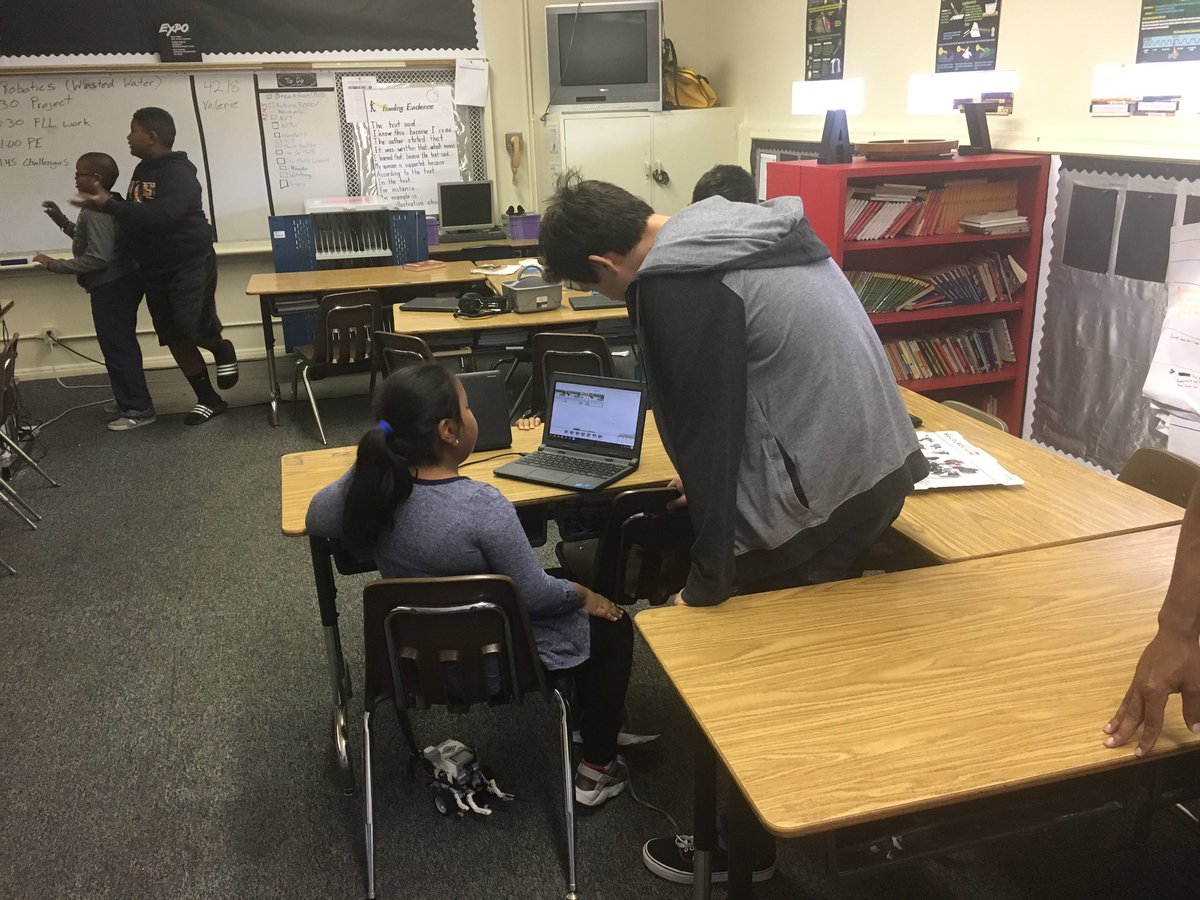 ComptonRobotics's tweet photo. FLL teams are completing  Hydrodynamics challenges @ComptonUnified https://t.co/Fa6qxpJeik