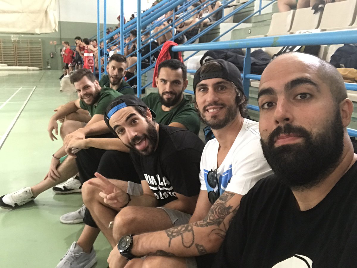Antonio_Melo14's tweet photo. Cuando el baloncesto es la excusa. #TSM2017🏆🖤 #CBAFamilia https://t.co/OecP1nEV2W