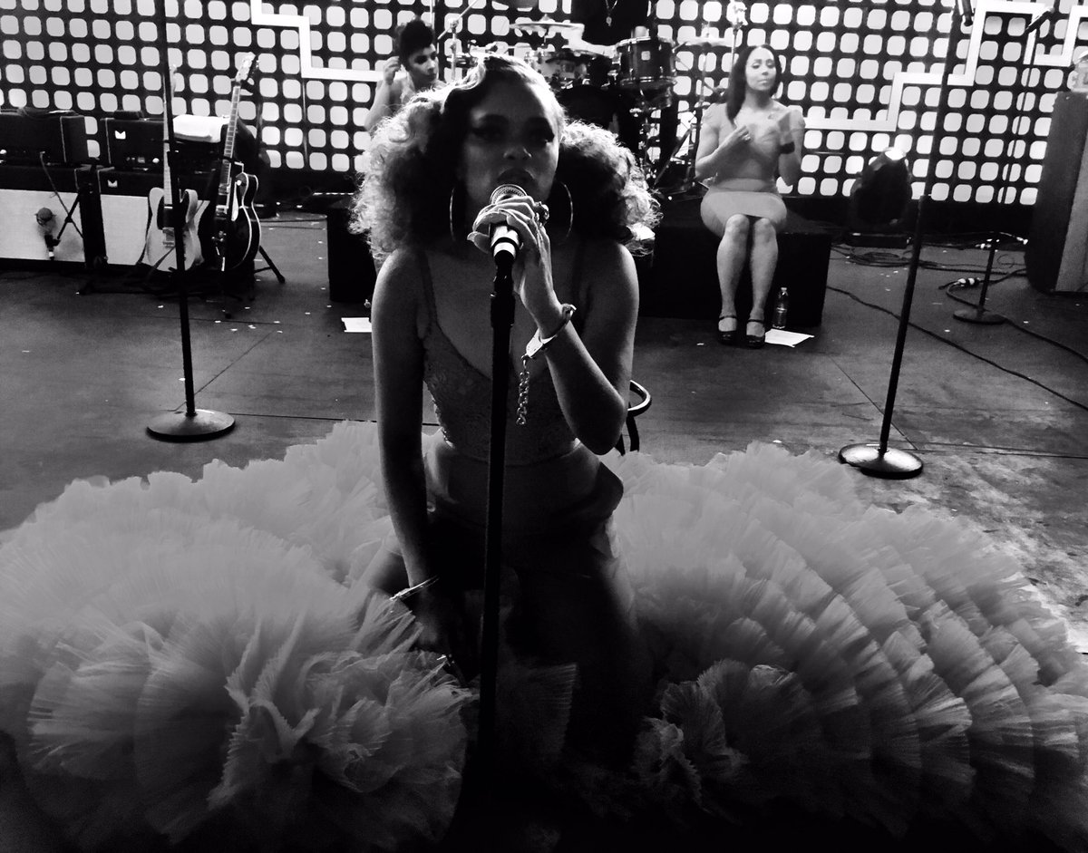 AndraDayMusic's tweet image. .@AndraDayMusic is performing at #GCFest right now. Watch the live stream here: bit.ly/2jCZdYV