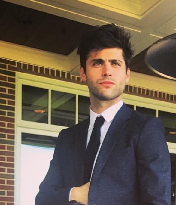 sharmdario's tweet photo. Matthew Daddario in suit https://t.co/8zfiF3LiI3