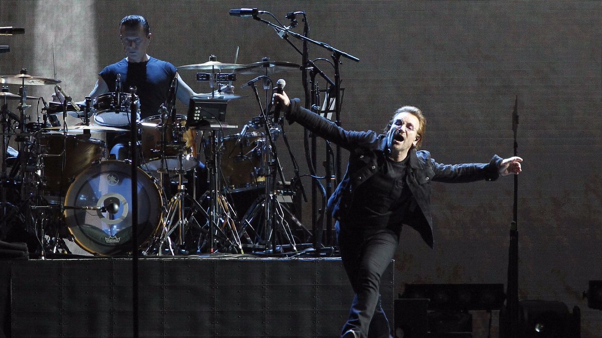 atu2's tweet photo. U2 majestic in San Diego leg of 'The Joshua Tree Tour' https://t.co/uGXO6g9279 https://t.co/sYIgwNpXSU