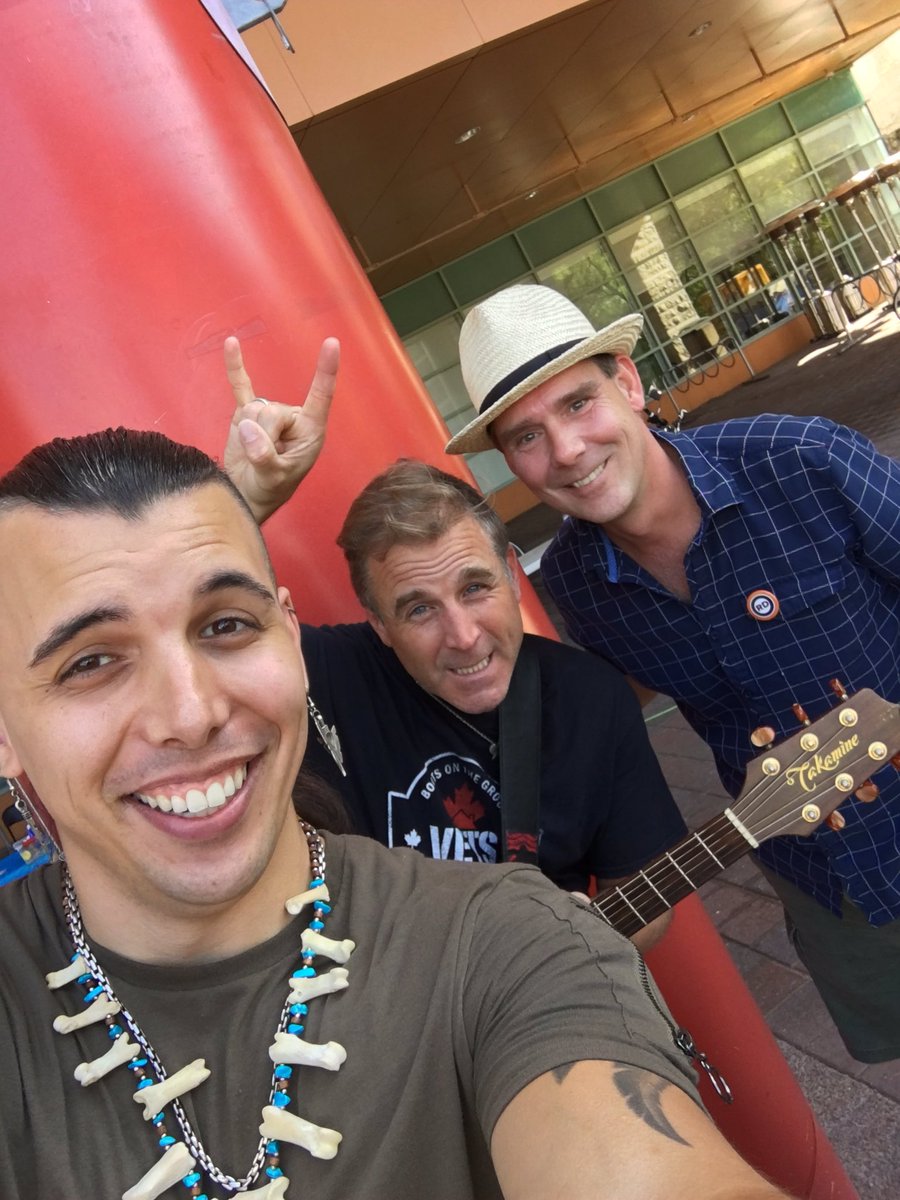 seanmaddoxart's tweet image. Always a thrill to meet a musician I grew up listening to in Nova Scotia... #SeanMcCann @RDO_JRO #Codycoyote special when we can relate
