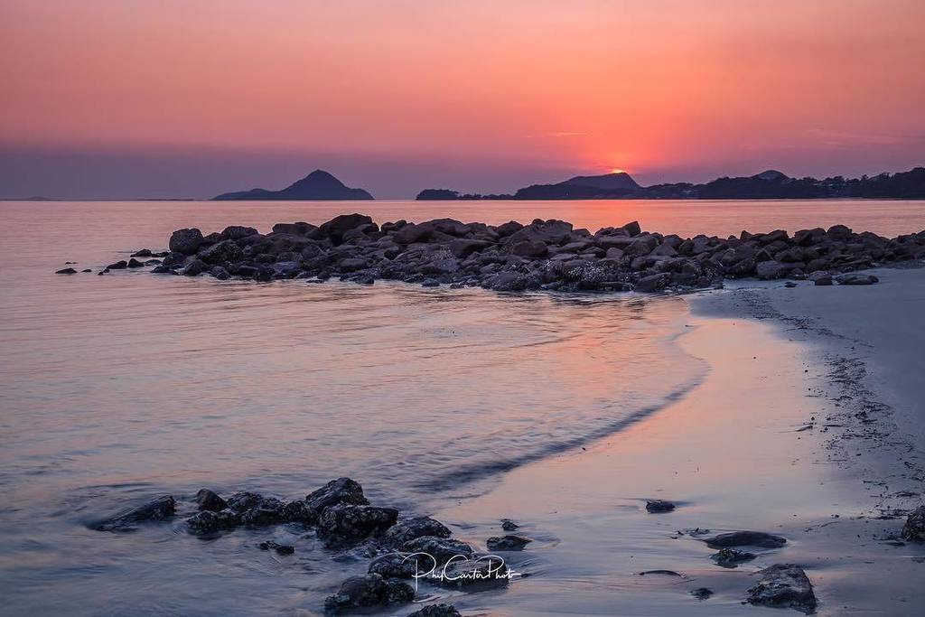 philcarterphoto's tweet photo. ...Sunrise this morning! It's going to be hot.
#sunrise #corlette #portstephens #psiloveyou #philcarterphoto https://t.co/yD91Zwej5t https://t.co/typs8IYy0G