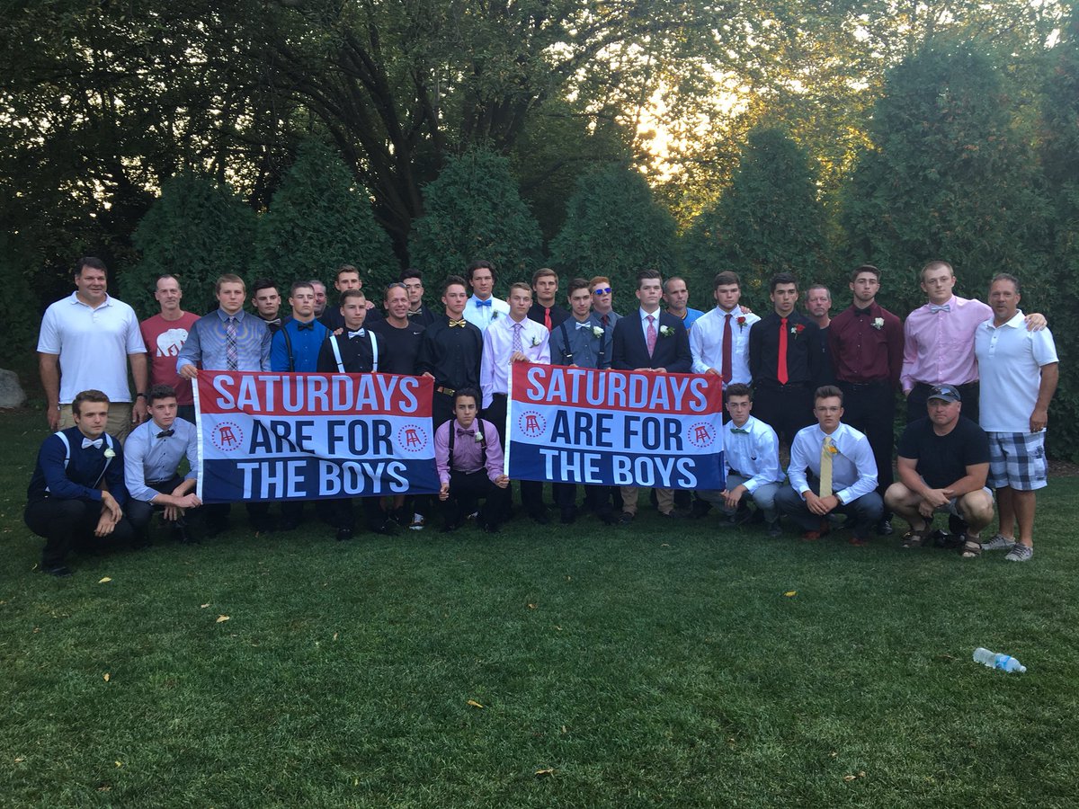 bc_grillmaster's tweet photo. @barstoolsports the boys and the old boys know #saftb #homecoming https://t.co/erLeFmp4hm