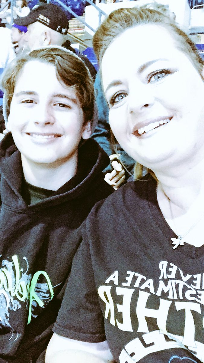 TiffanyLeiter's tweet photo. Little time with my youngest. 💙♥️🏒 #yospirit @SpiritHockey https://t.co/U1YvYg7jBs