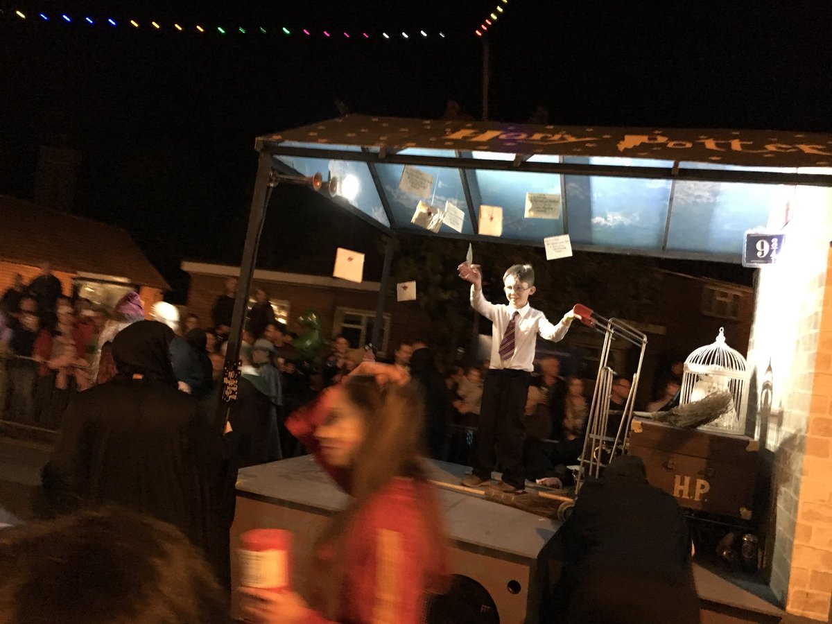 CanalBridge124's tweet photo. “Accio!!” #HarryPotter @PewseyCarnival  #greatnight #amazingfloats https://t.co/iOy9qerWGN