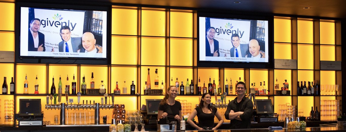 TonyPNetwork's tweet photo. Check out some pics from our evening of networking at @FremontChicago this week with @G4Tequilas #TonyPsNetworking #Chicago #Events https://t.co/eW1g5OktwQ