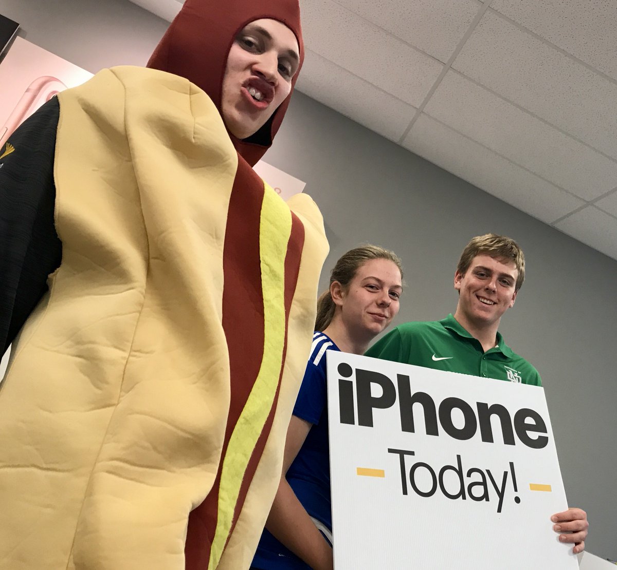 “This is the only Sprint store we go to” #upgradeyourlife @DCalzone77 <a href="/LangerSprint/">Luke Langer</a>