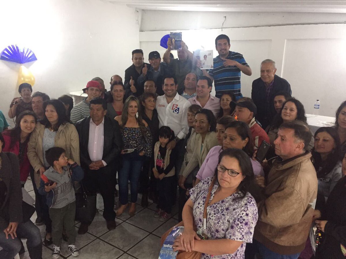 RolandoGonGa's tweet photo. Trabajando con la comunidad de #Suba el día de hoy. Siempre es nuestra prioridad darle seguimiento a la gestión. 
#PasiónPorBogotá https://t.co/u7klZILjYy