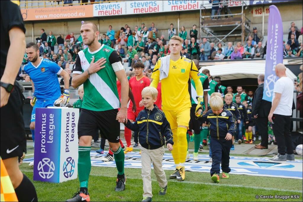 BenjaminLambot1's tweet photo. Important winning 👊⚽️#tothenextweek #cerclebrugge #ilovemyteam #formygrandma #thankssupporters https://t.co/gsKQblThrJ