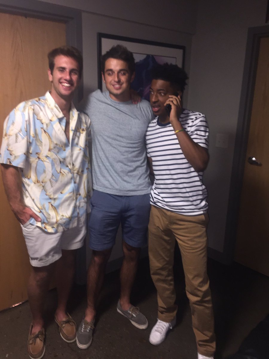 __Dthomp's tweet photo. Happy birthday to the one and only Big DEE. Idk how I've been living without ur ego around😏 Make it a great one @derek_hitz https://t.co/pgmqh1V7fb