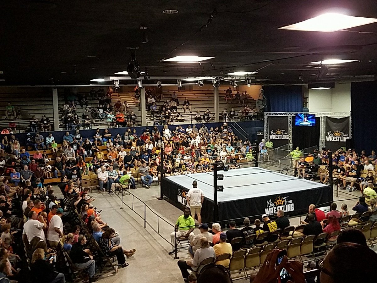ian_1andonly's tweet photo. Almost time for match number one! Can't wait to see these awesome legends. @JerryLawler @RealRickyMorton @TheRobertGibson @gangrel13 #BTWPro https://t.co/nThCH9P599