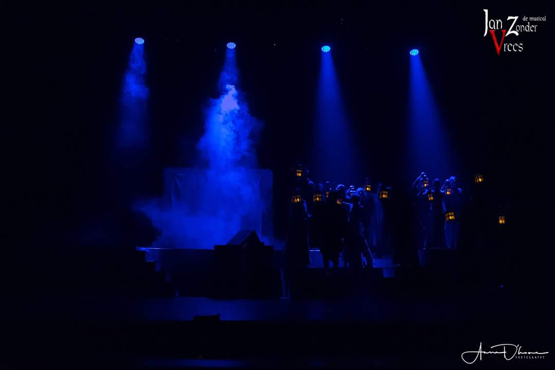 TeamJacquesvzw's tweet photo. 'een dansend vuur diep in de nacht' #janzondervrees #jzv (photo: Anne D'Hoore) https://t.co/d7qJtaUdDT