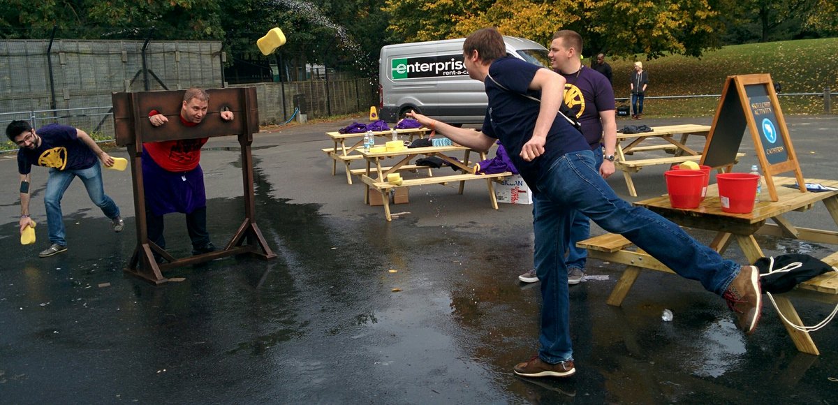 MrIanGower's tweet photo. Awesome day at #RuneFest2017. Where else can one watch @AndrewCGower throwing wet sponges at JMods? https://t.co/mb6ZKD2p7Z