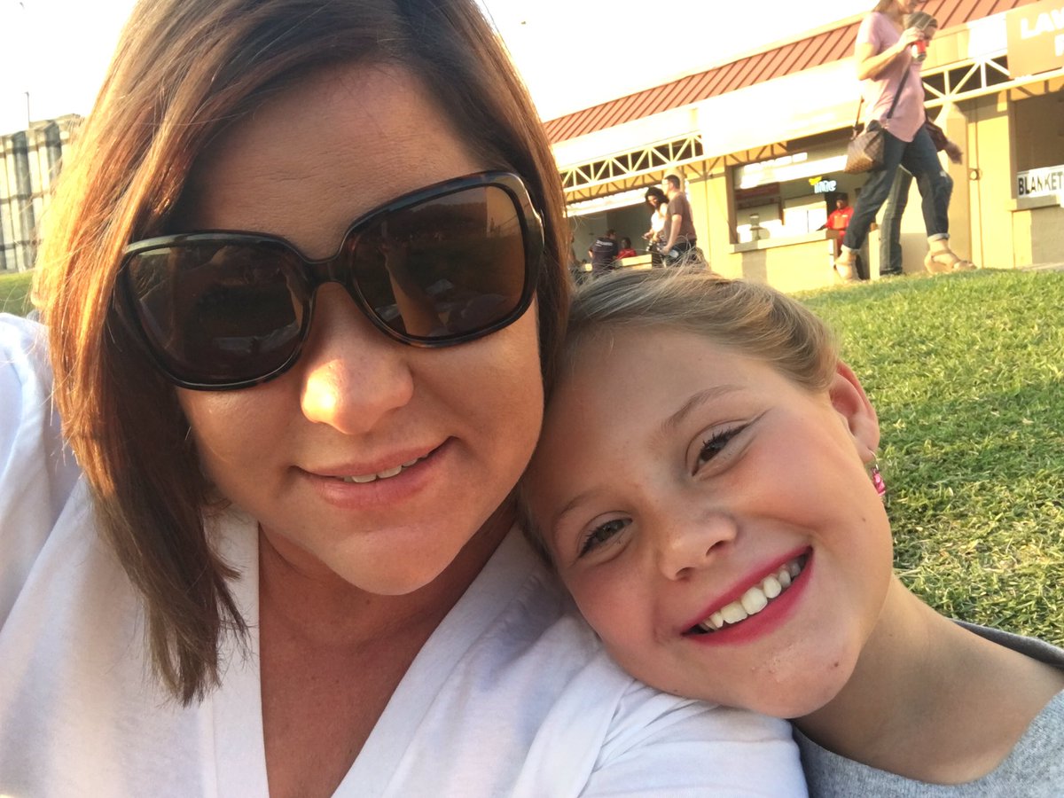 tifflaine80's tweet photo. @995thewolfdfw pick us #WolfVIP https://t.co/xJEfqi82pU