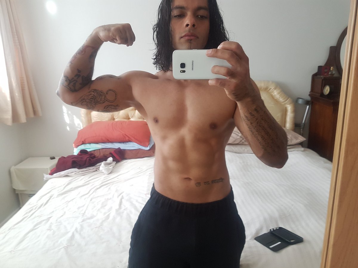 rez1436's tweet photo. Starting to get lean..not long till my photoshoot! #7weeksout #transformation #gettinglean #fatloss #weightraining #Rez1PT https://t.co/ubo9NN0y75