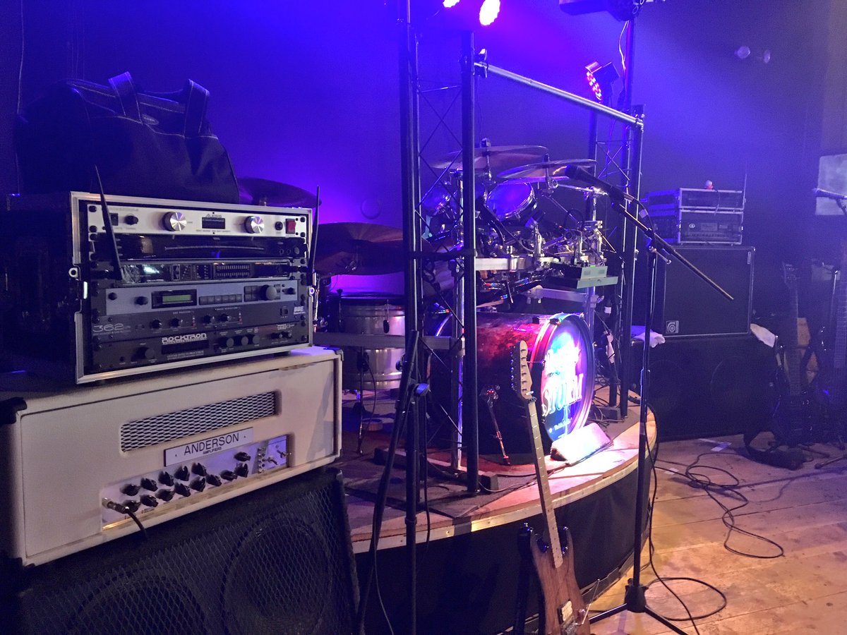 MikeKATU's tweet photo. WOW! rocking Shotki's in Salem w/ Loverboy Tribute TONIGHT. Former @JourneyOfficial drummer Deen Castronovo's band playing too! #drumsrule https://t.co/ZdeFBbzC32