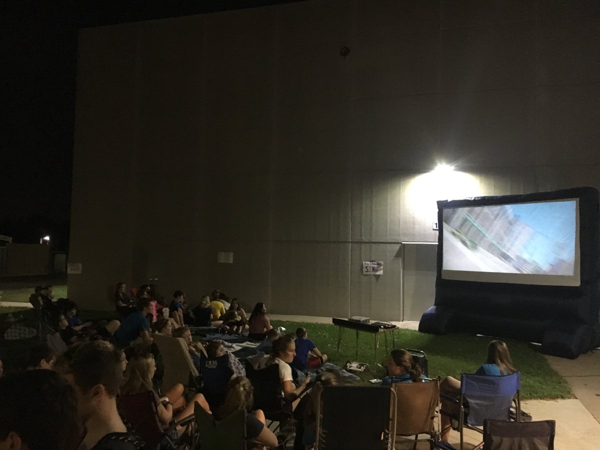 KeyClubLC's tweet photo. 3rd Annual HAWS outdoor movie fundraiser is under way! #service @lcmustangs https://t.co/dcIixWAY9j