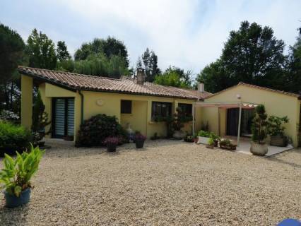 1st4FrenchProp's tweet photo. Property in #Montguyon, #Poitou_Charentes, 299,000 euros £263,583: Ref: 18296; Built in 1982 this vey well… https://t.co/K0SnzGGK4X https://t.co/FJL3VhP2Gc