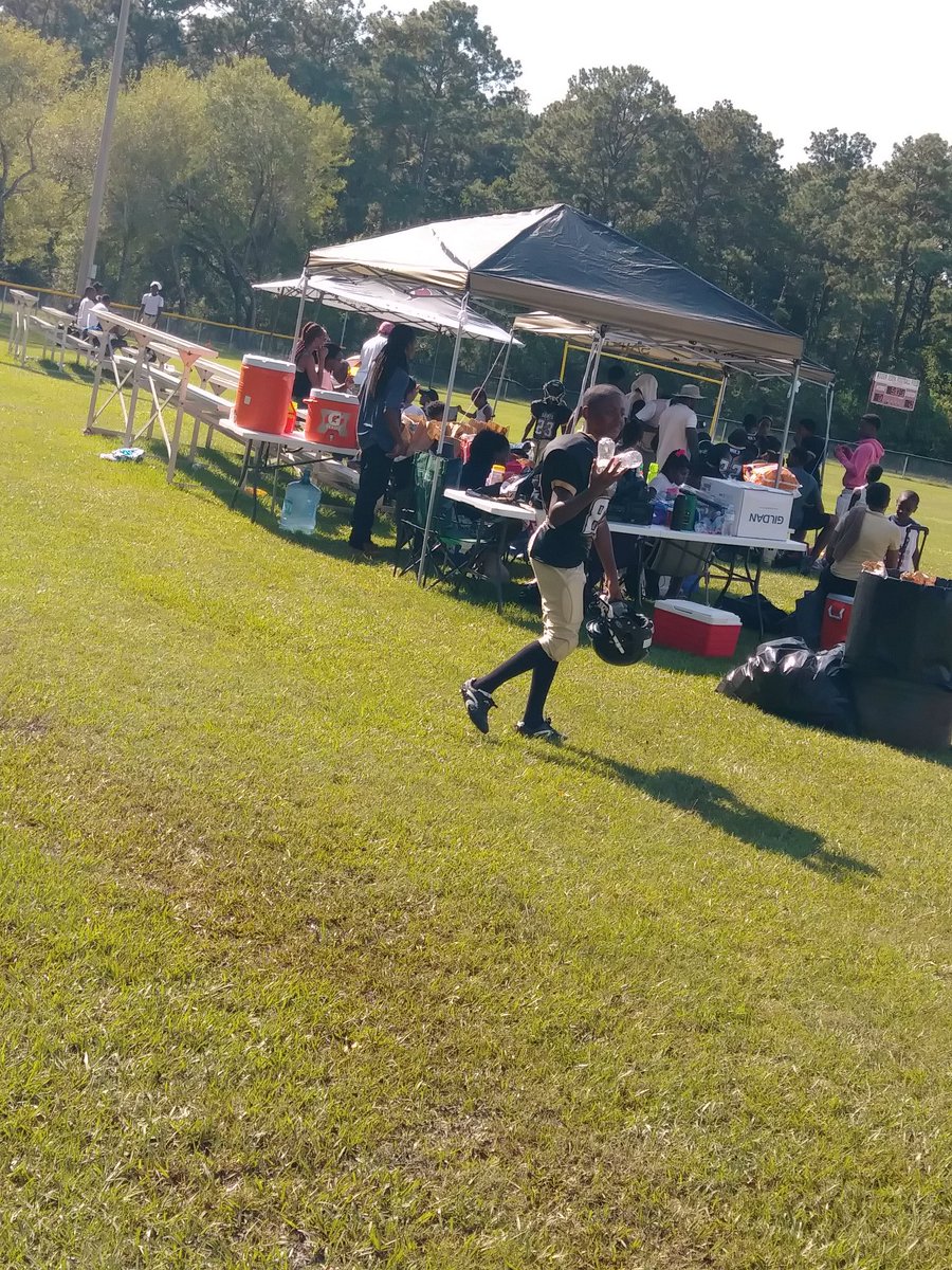 miranda_batts_'s tweet photo. My football player!! They played a good game!! https://t.co/8YiaXARSbn