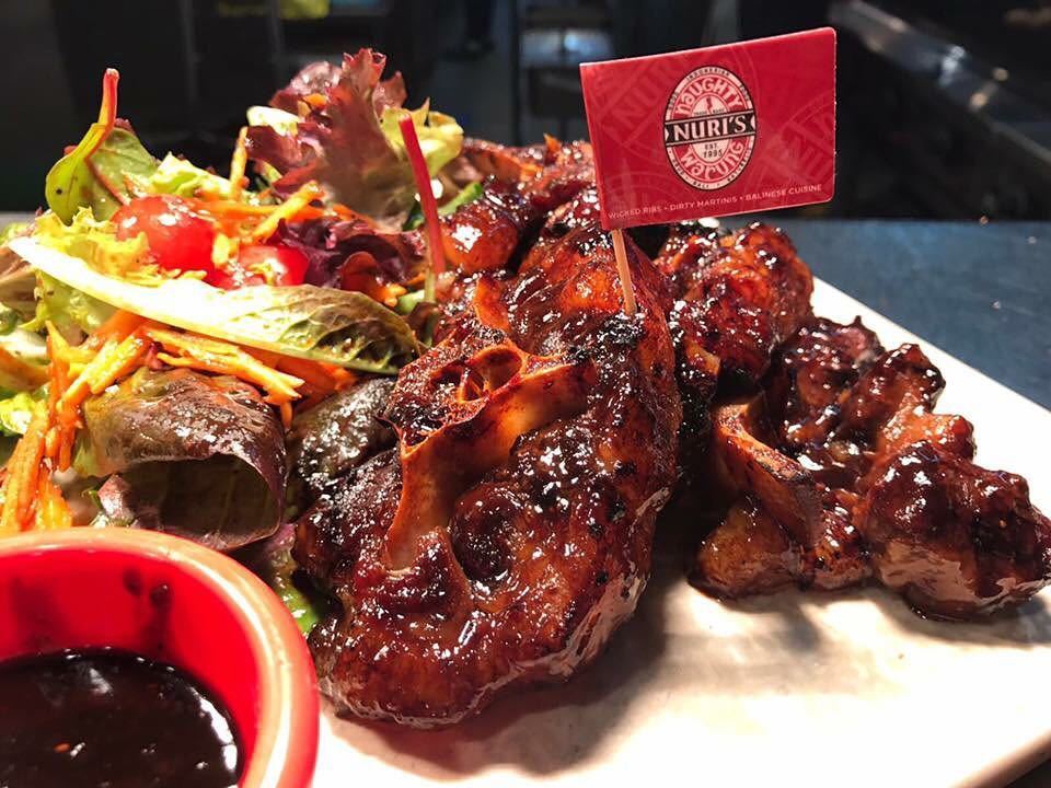 Having grilled oxtail now!! Super soft and flavoursome 😍😍😍🐮🐄 And that secret Sambal sauce oh damnnnn 🤤
.
.
#naught… ift.tt/2fjoXo8