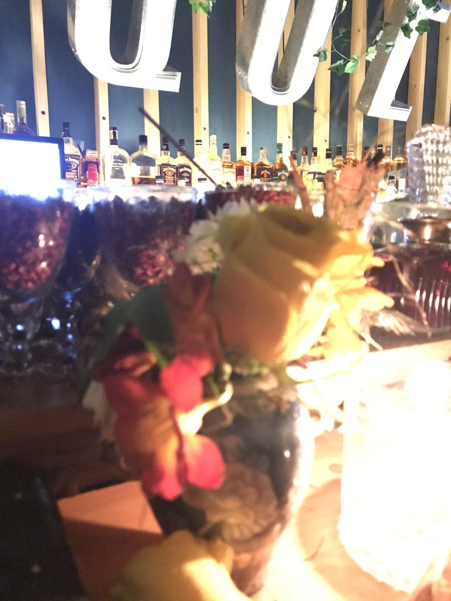 silap86's tweet photo. Festejando la primavera y el dia del residente en #parquebar feliz dia @valepitra!! Cc @ceciwirz gracias @LeanMilanOK https://t.co/IBwbqtjAIu